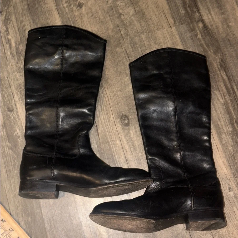 FRYE MELISSA BUTTON 2 woman’s size 8.5 B  Black